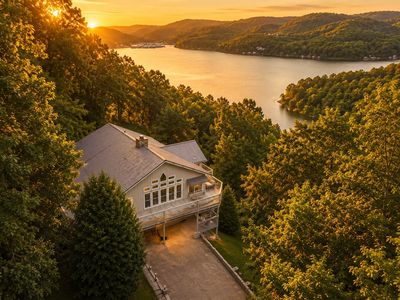 1038 Lakeside Dr