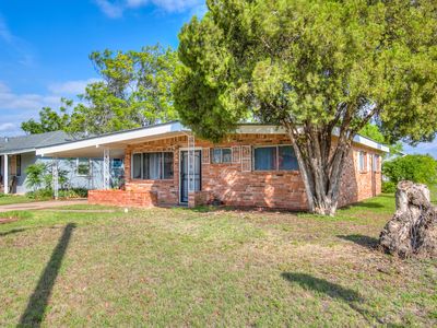 3102 Woodlawn Dr
