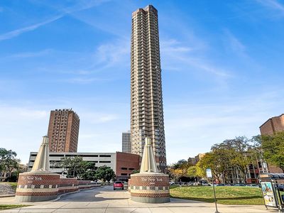 3660 N Lake Shore Dr APT 4103