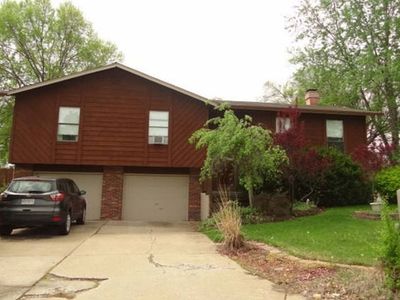450 Wood Hollow Dr