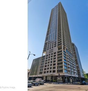 1000 N Lake Shore Plz APT 39B