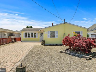 15 Lake Singleton Ct