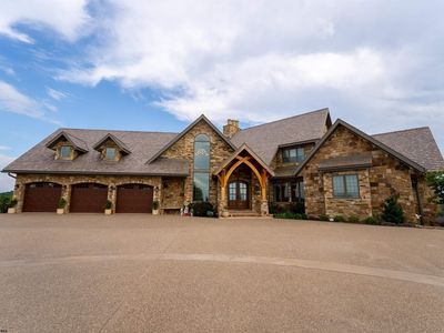 300 Mountain Retreat Dr