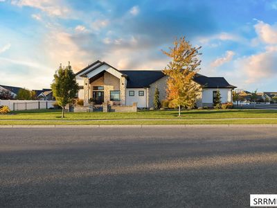 360 Palisade Dr