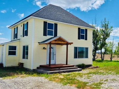 1044 W Taber Rd