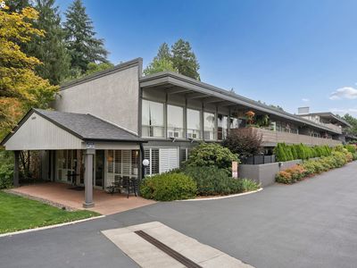 4460 SW Scholls Ferry Rd