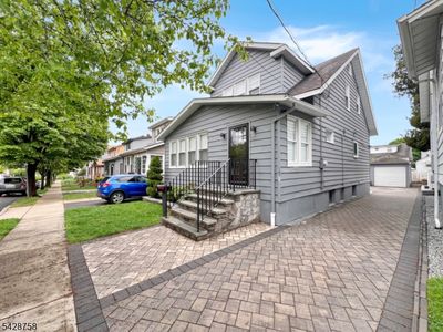 161 W 3Rd St