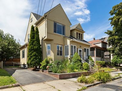 15 Greenleaf Ave