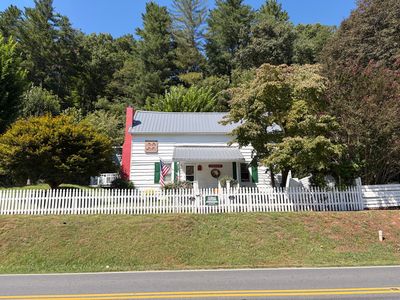 402 Haywood Rd