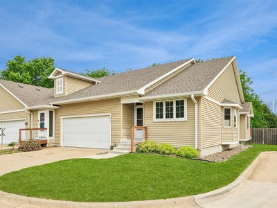 215 SE Lowell Dr