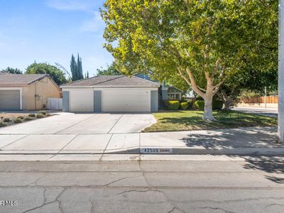 Property at 42555 La Gabriella Dr, Quartz Hill, CA