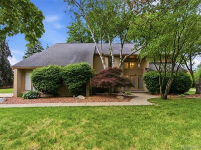 Property at 6394 Rose Blvd, West Bloomfield, MI