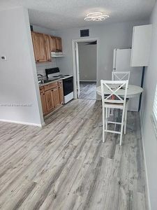 333 SE Martin Ave APT 4