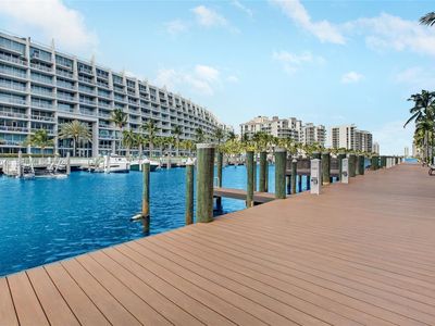3001 NE 185th St APT 610