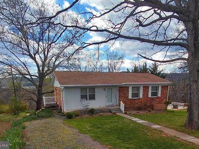 201 Woodlawn Dr