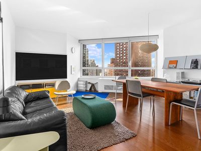 200 E 94th St APT 2911