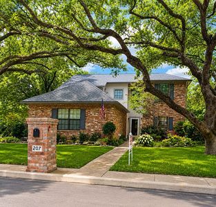 Property at 207 Sunnyland Dr, Castroville, TX