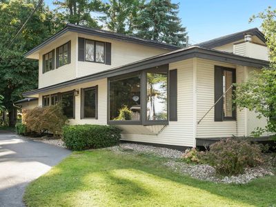 1100 Peninsula Dr