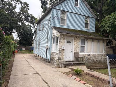 88 Colonial Avenue