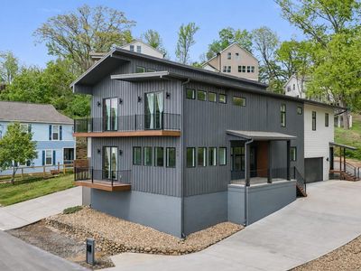509 Eaves Pl