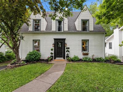 996 N Woodlawn Ave