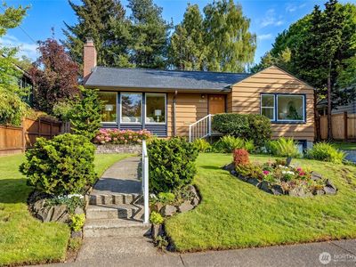 8232 39th Avenue NE
