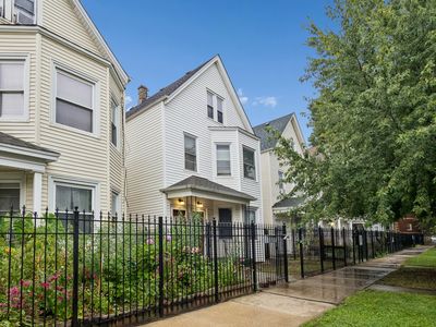 2953 N Hamlin Ave