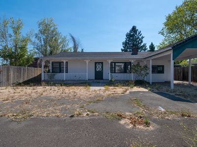 795 Lozier Ln