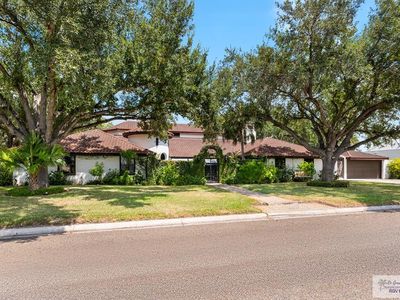 2714 Lake Shore Dr