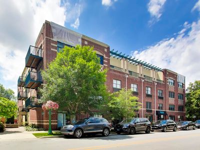 1107 Greenleaf Ave APT 3G