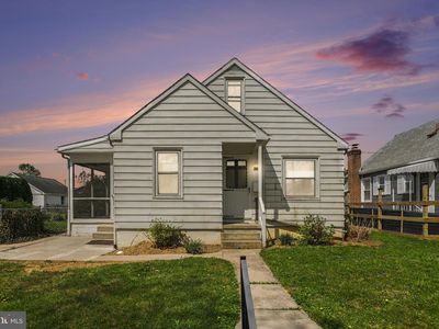 932 E Walnut St