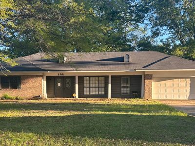 306 N Macarthur Cir