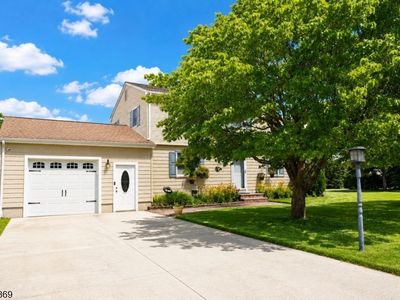 4 Blue Grass Dr