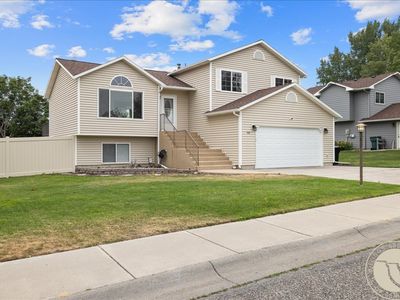 942 Adobe Dr