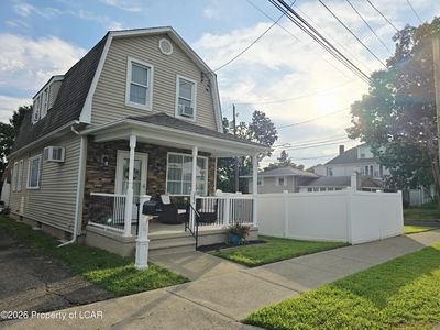 282 Riverside Dr