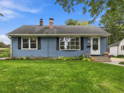 W166N8570 Theodore AVENUE