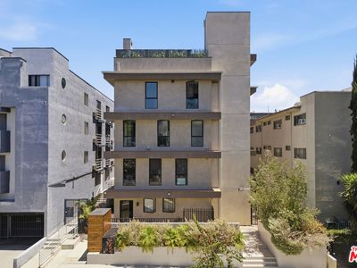 1434 N Poinsettia Pl #103