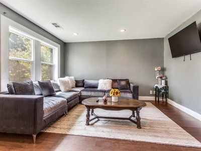 303 N Cottonwood Dr
