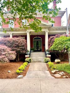 1207 Colonial Ave