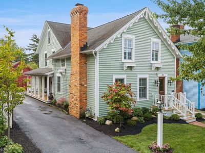 38 Aurora St