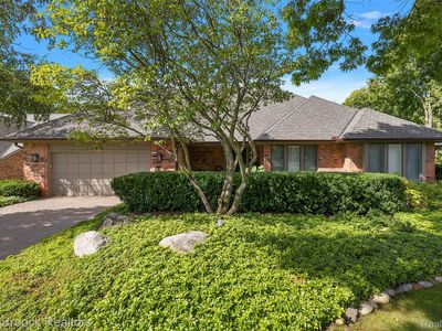 233 Norcliff Dr