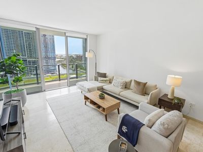 68 SE 6th St #1106