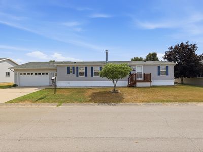 13686 Snapdragon Ln NE
