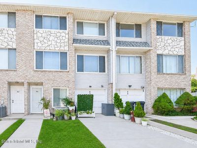 84 Brandis Ave