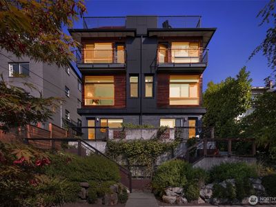 2708 Franklin Avenue E #B
