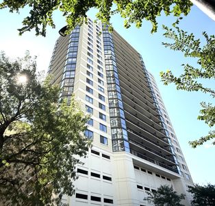 33 W Delaware Pl APT 9D