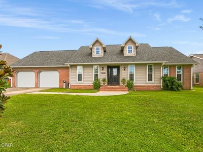 2818 Woodmere Dr