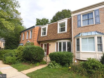 6611 Rosecroft Pl