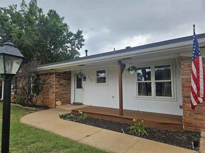 704 W Cheyenne Dr
