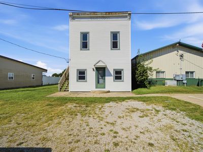 102 S Main St